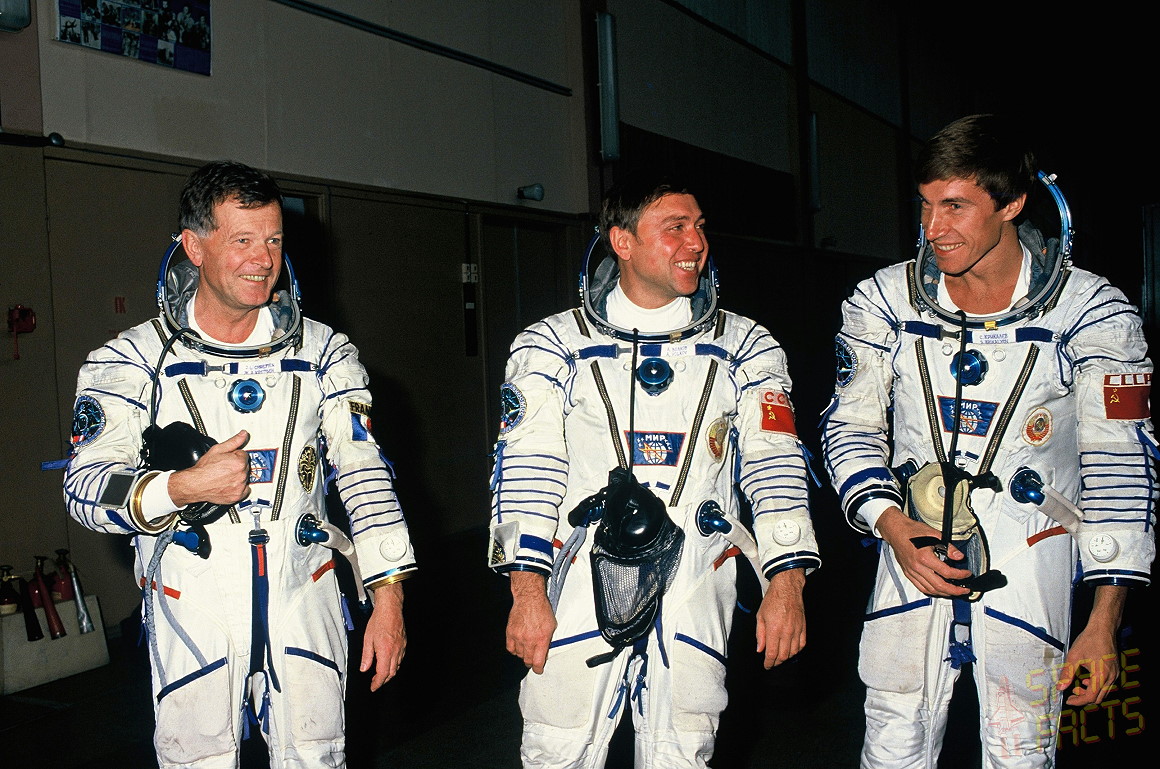 Soyuz TM-7 (http://www.spacefacts.de/mission/english/soyuz-tm7.htm)